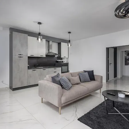 2 Bedroom Amazing In Appartement Rijeka